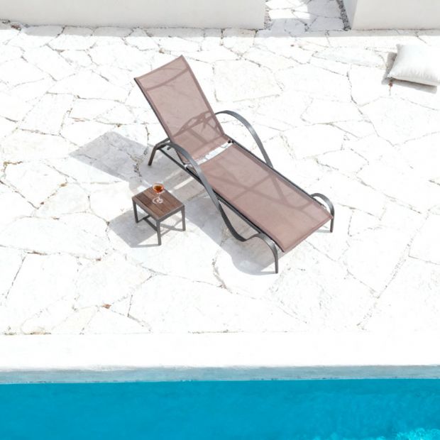 Chaise longue d'extérieur avec accoudoirs incurvés - 11D25E