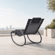 Chaise longue de jardin à bascule en gros, avec assise ergonomique incurvée en résille, destinée à l'ameublement de terrasses au bord de la piscine - 11D25J
