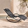 Chaise longue de jardin à bascule en gros, avec assise ergonomique incurvée en résille, destinée à l'ameublement de terrasses au bord de la piscine - 11D25J