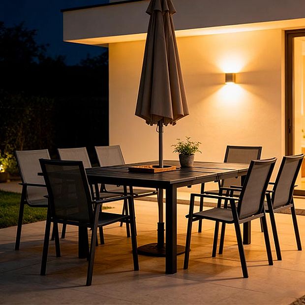 Table de jardin extensible à plateau papillon en aluminium avec trou pour parasol - 11D26B